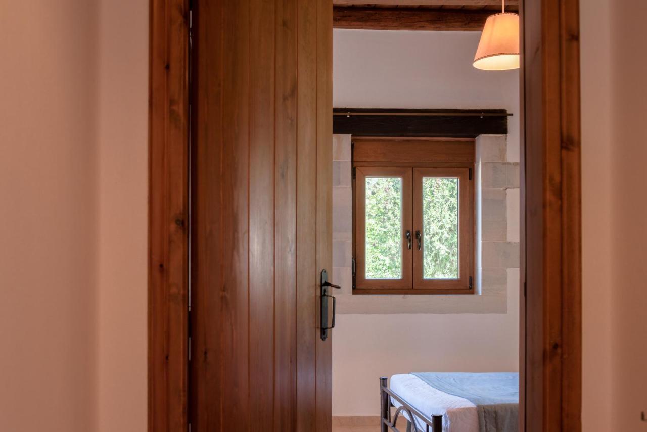 Koules Estate, With Private Pools & Bbq - Embracing Nature, By Thinkvilla Argouli Kültér fotó